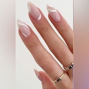 White Swirl Press On Nails | 24pc Nail Set w/ Glue, Tabs & File | Trendy Nails